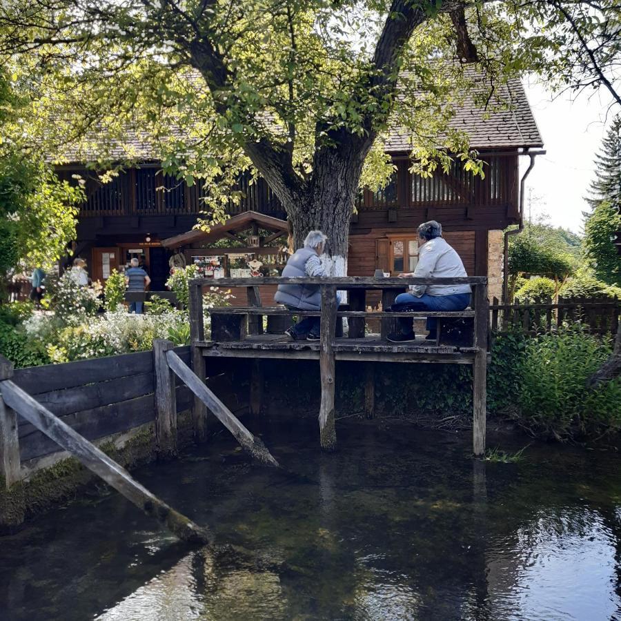 Guesthouse Pod Rastockim Krovom Slunj Eksteriør billede